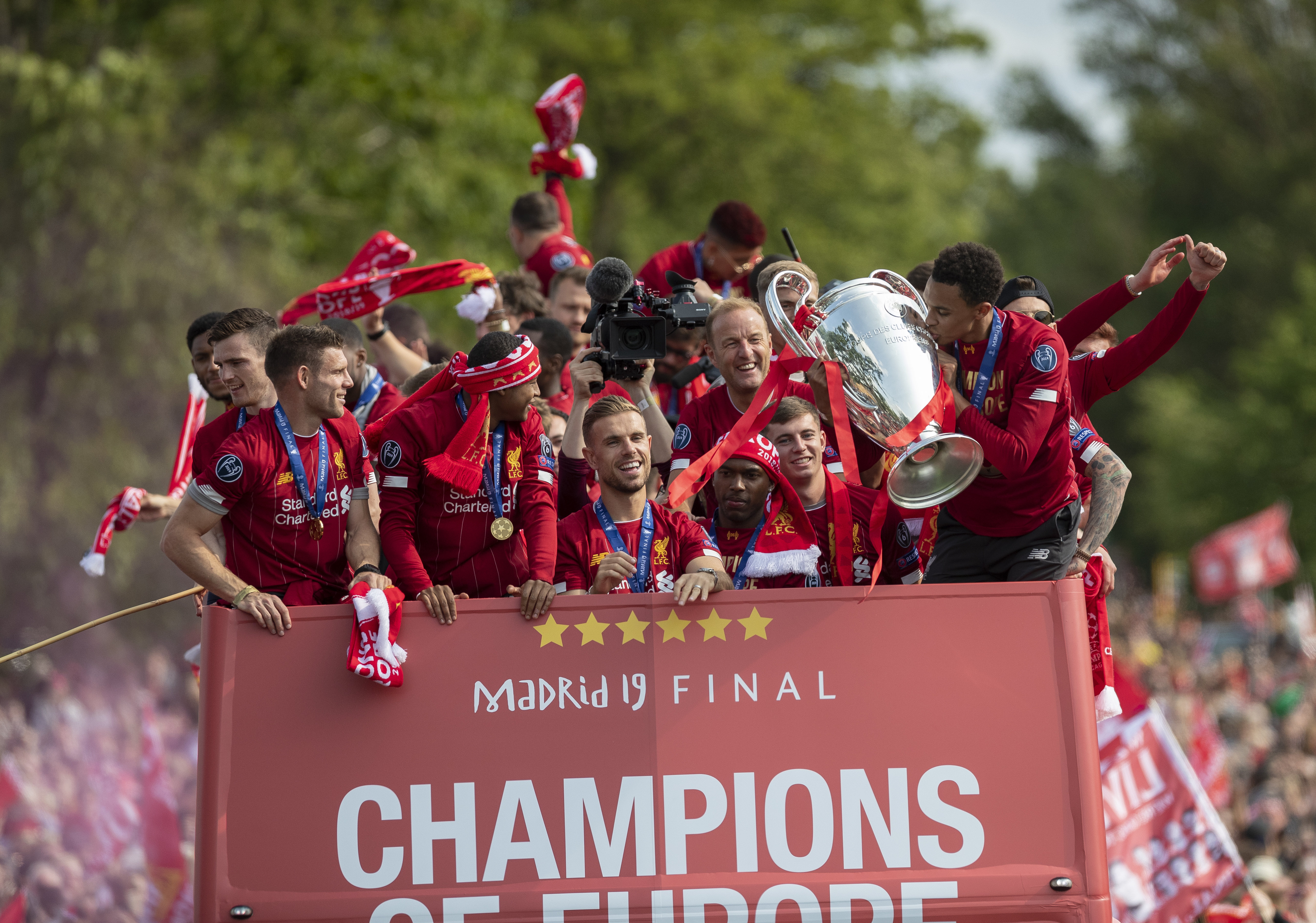 背身护球后 背身护球后